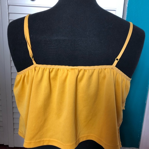 Cute spring H&M shirt💐 - Picture 2 of 4